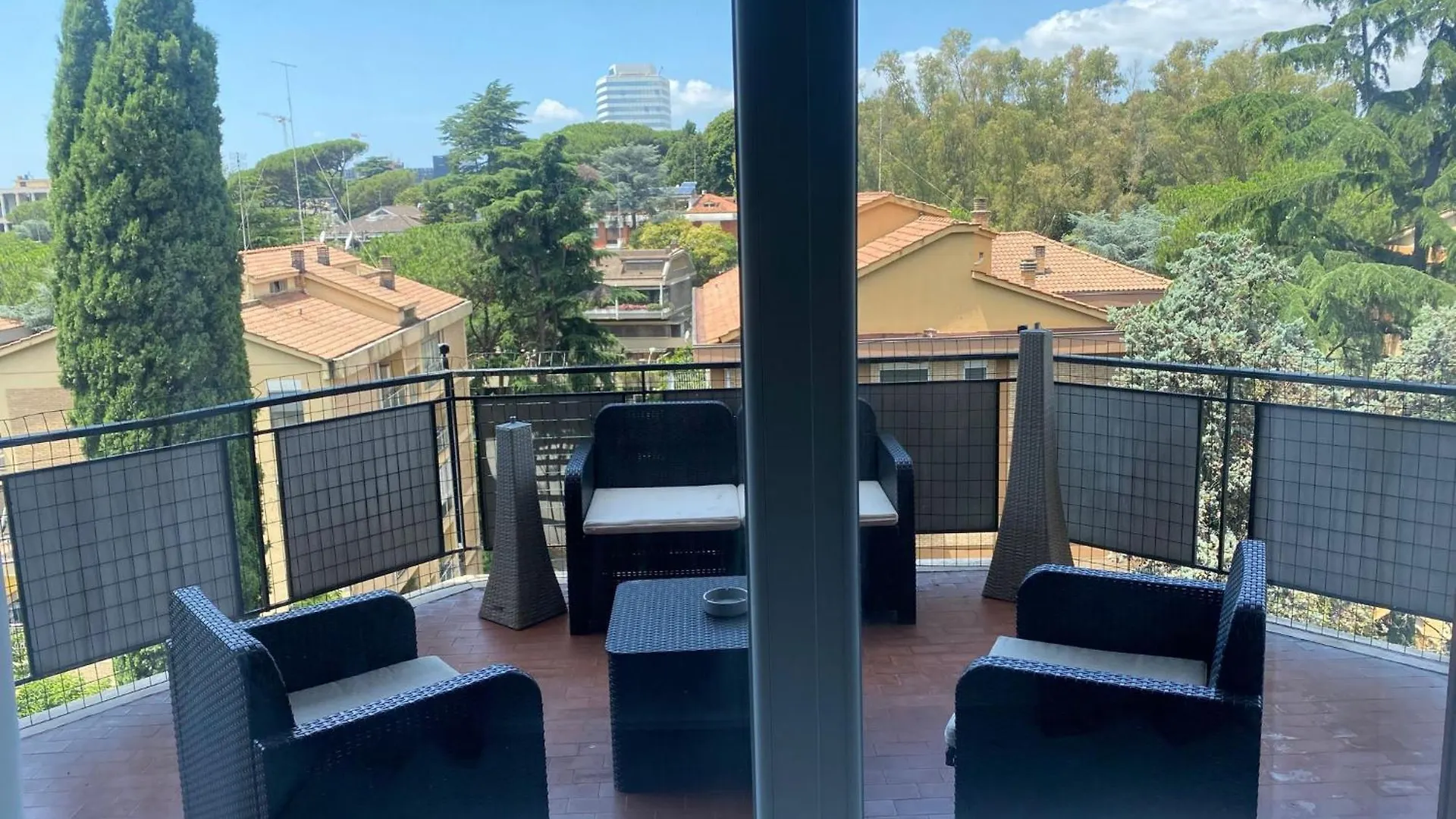 Eur Centro Lux Apartment Con Camino contacts